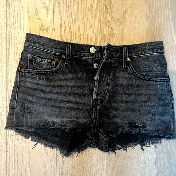 Levi’s 501 Distressed Shorts - Picture 1 of 2